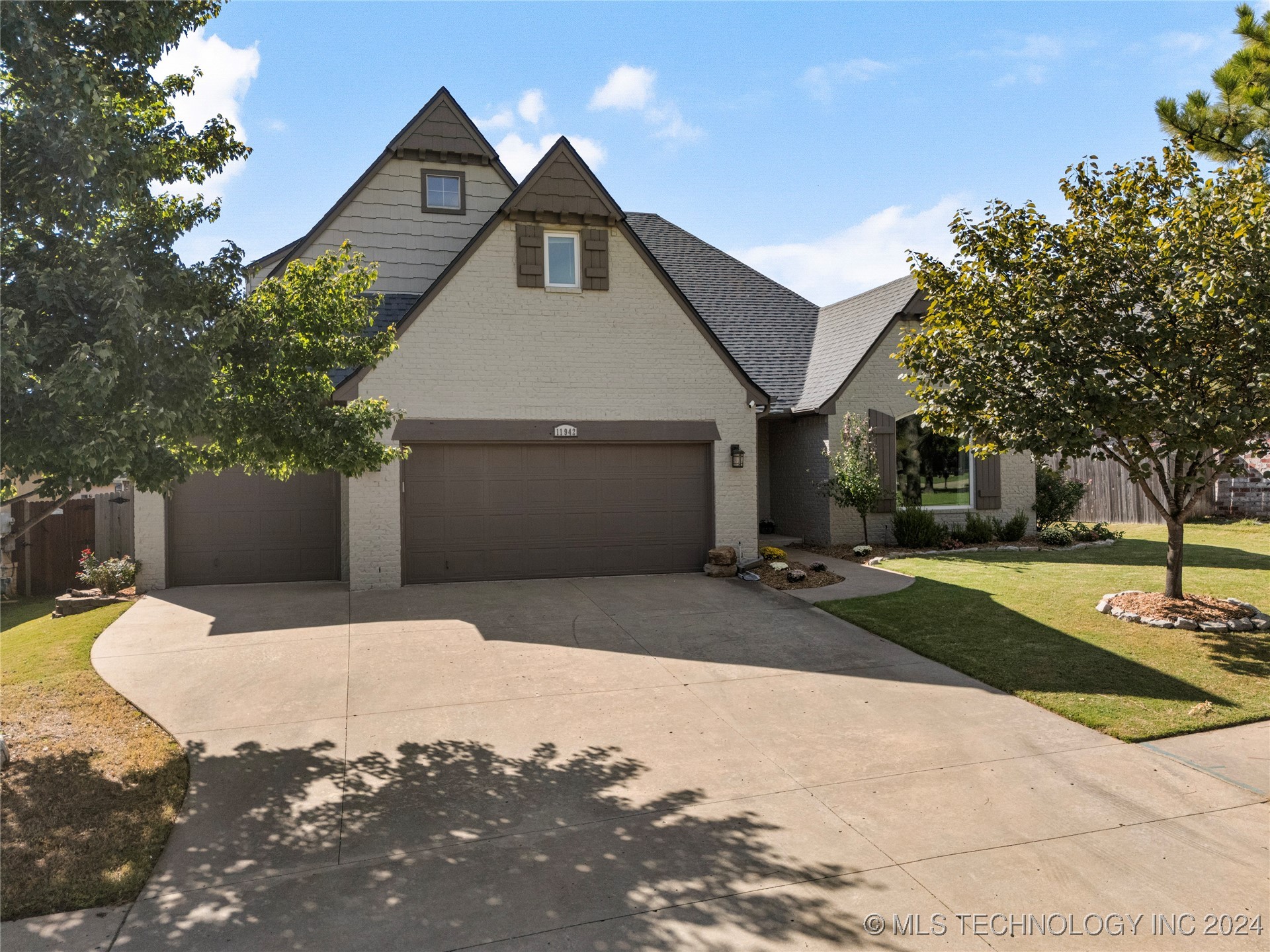 11942 S 92nd Avenue E Property Photo