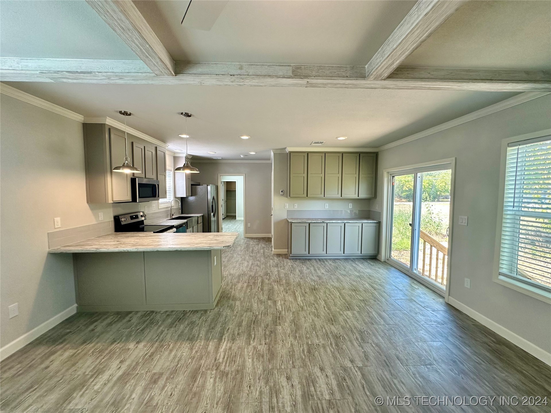 411 W Beech Street Property Photo 5