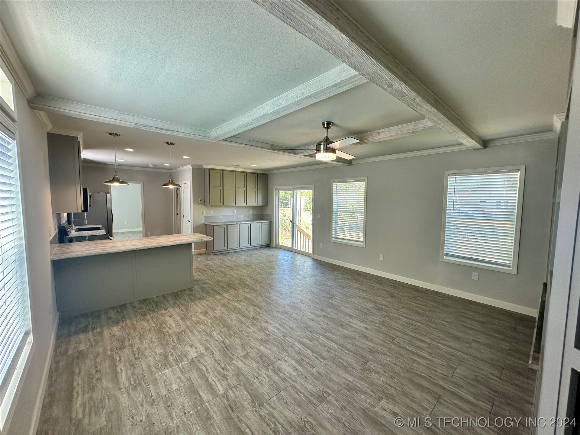 411 W Beech Street Property Photo 7