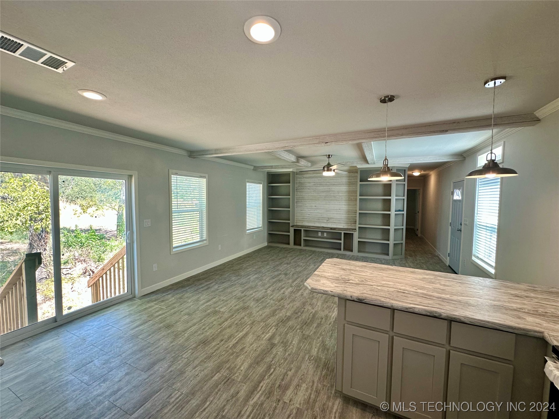 411 W Beech Street Property Photo 8