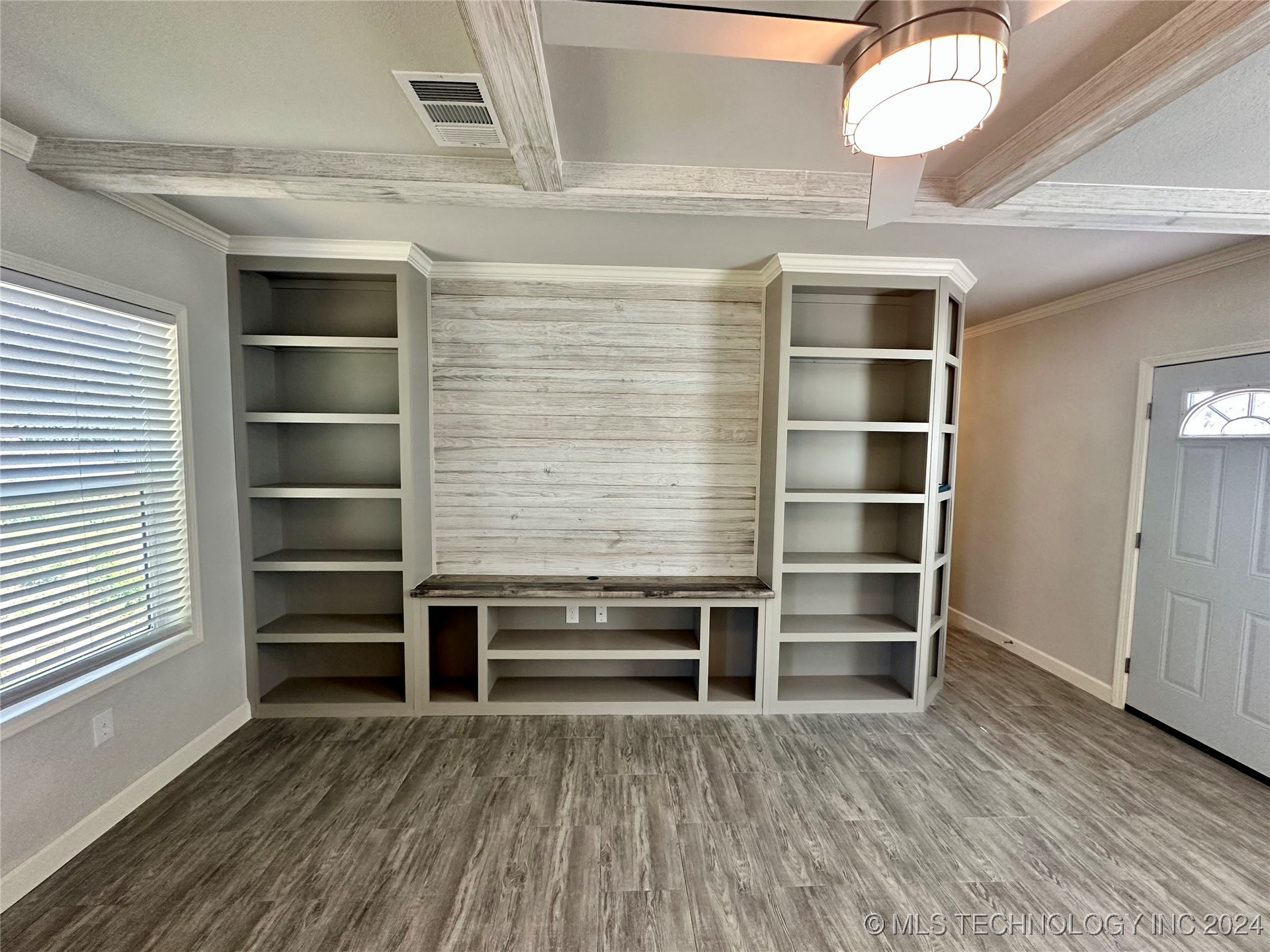 411 W Beech Street Property Photo 9