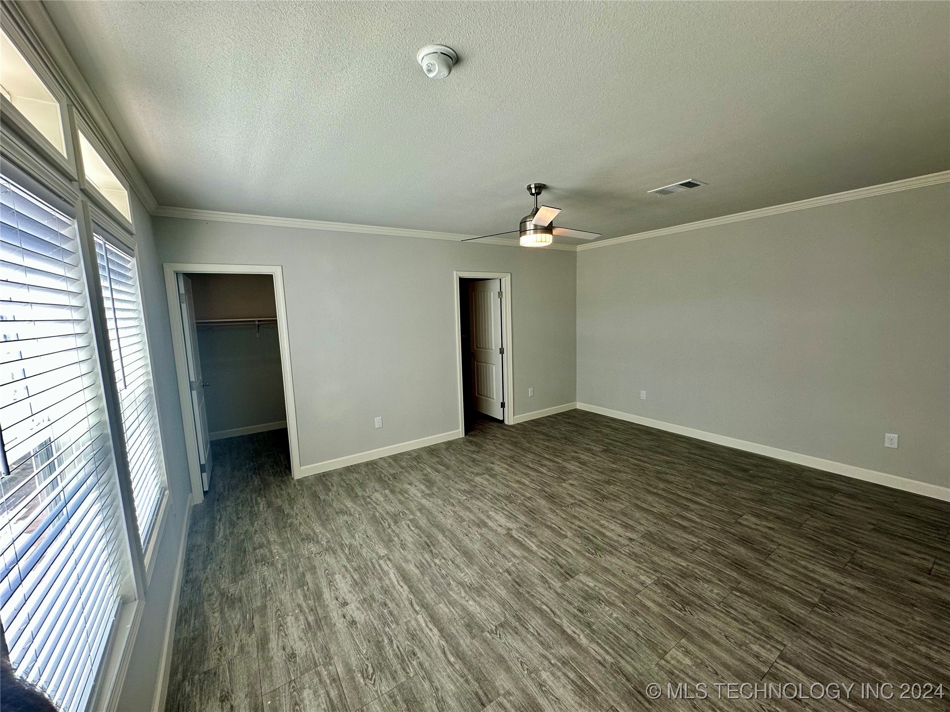 411 W Beech Street Property Photo 10
