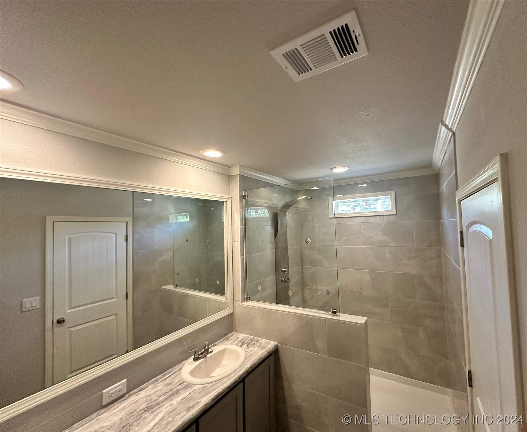 411 W Beech Street Property Photo 11
