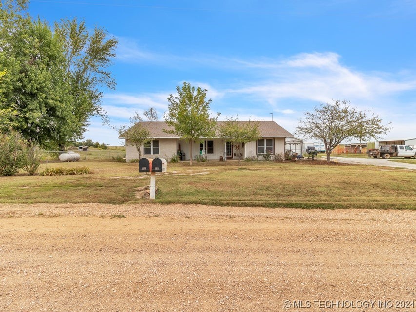438122 E 360 Road Property Photo 2