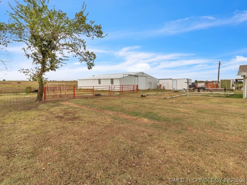 438122 E 360 Road Property Photo 3
