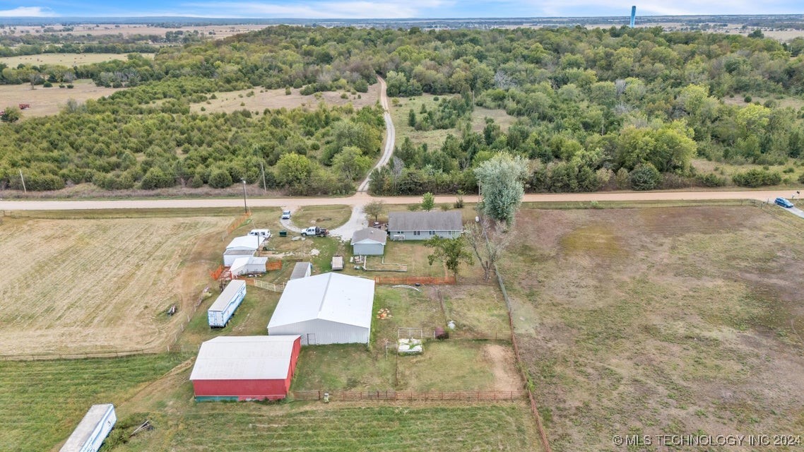 438122 E 360 Road Property Photo 4