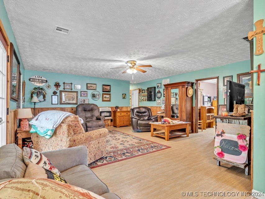 438122 E 360 Road Property Photo 8