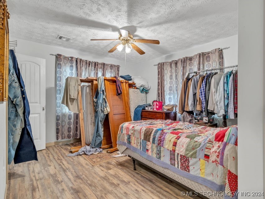 438122 E 360 Road Property Photo 18