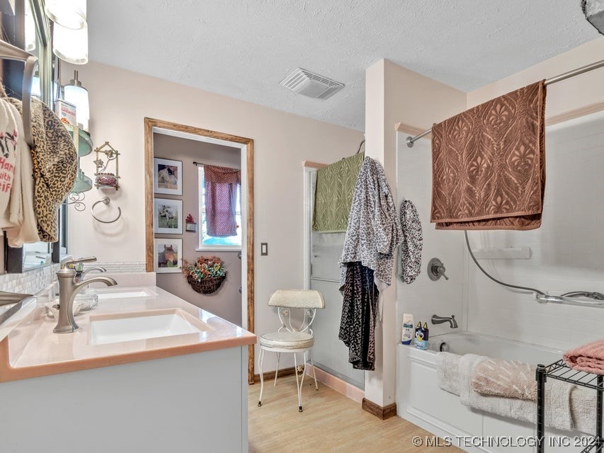 438122 E 360 Road Property Photo 21