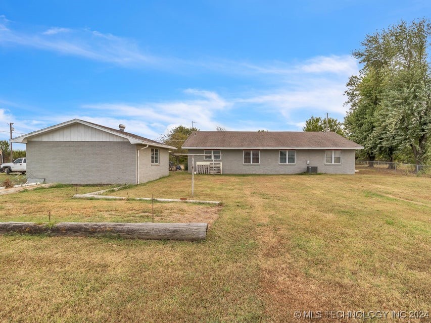 438122 E 360 Road Property Photo 24