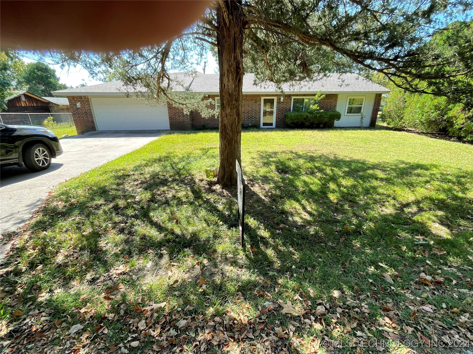 743 Lakeview Property Photo 2