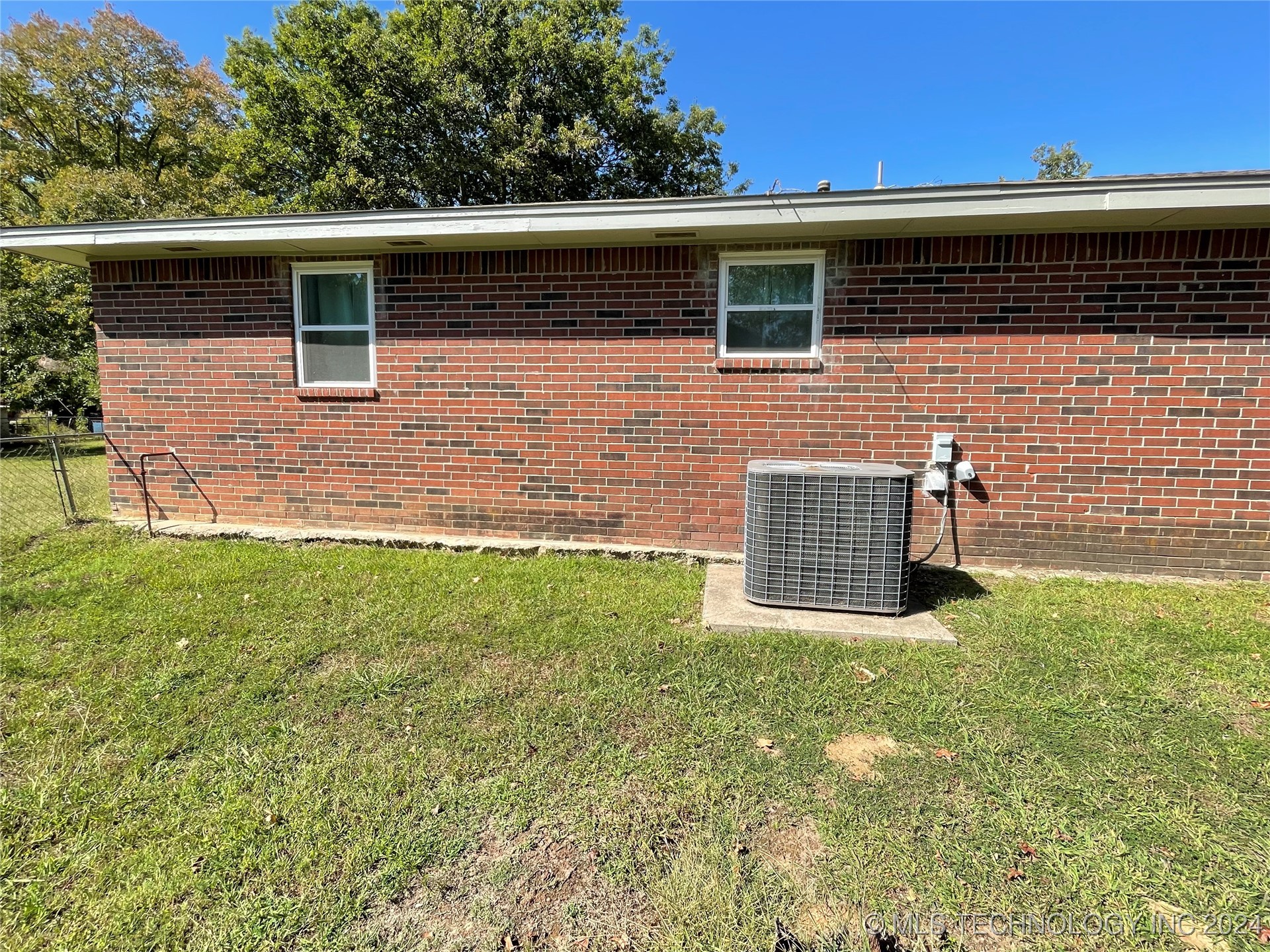 743 Lakeview Property Photo 3