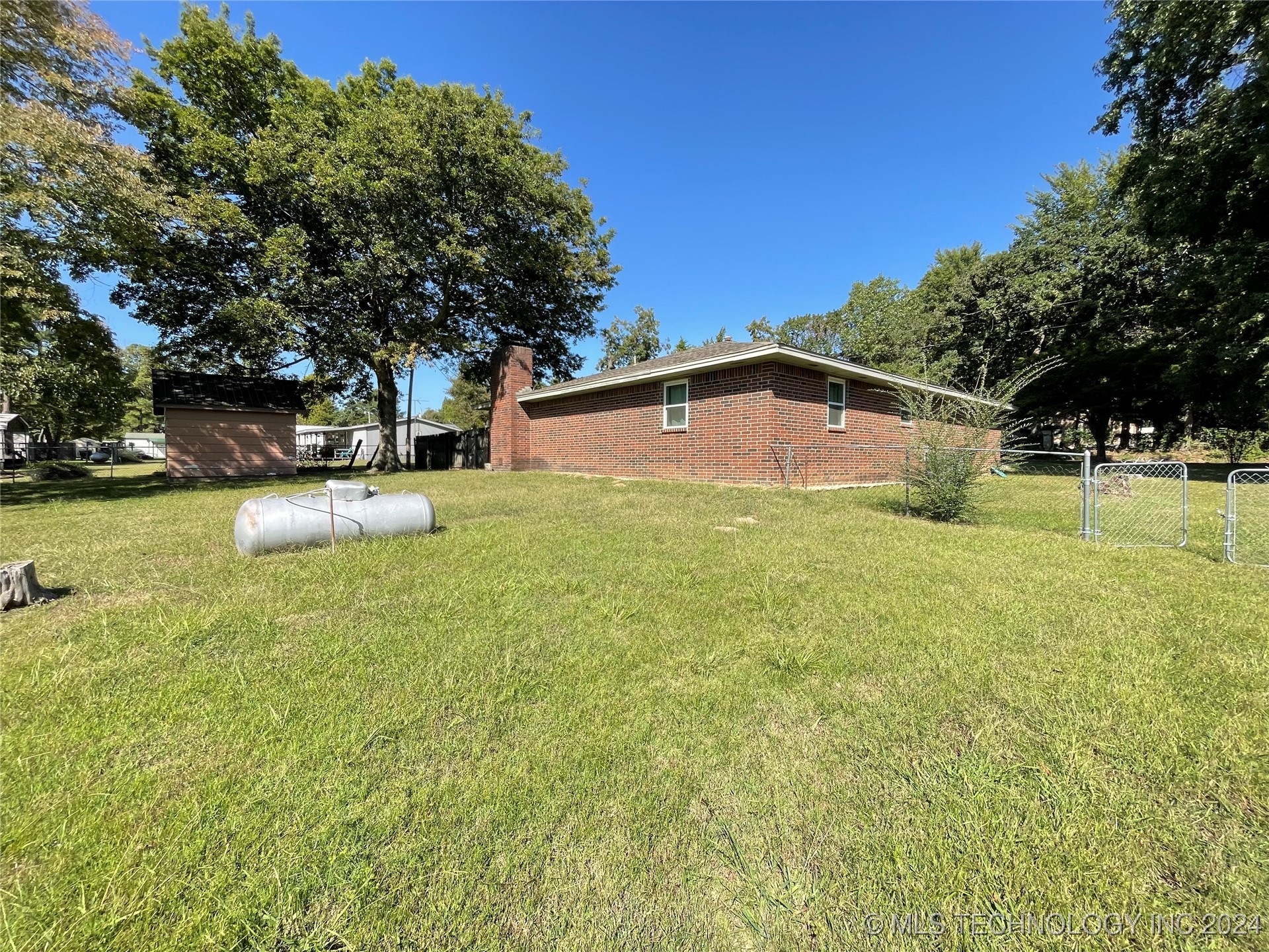743 Lakeview Property Photo 4