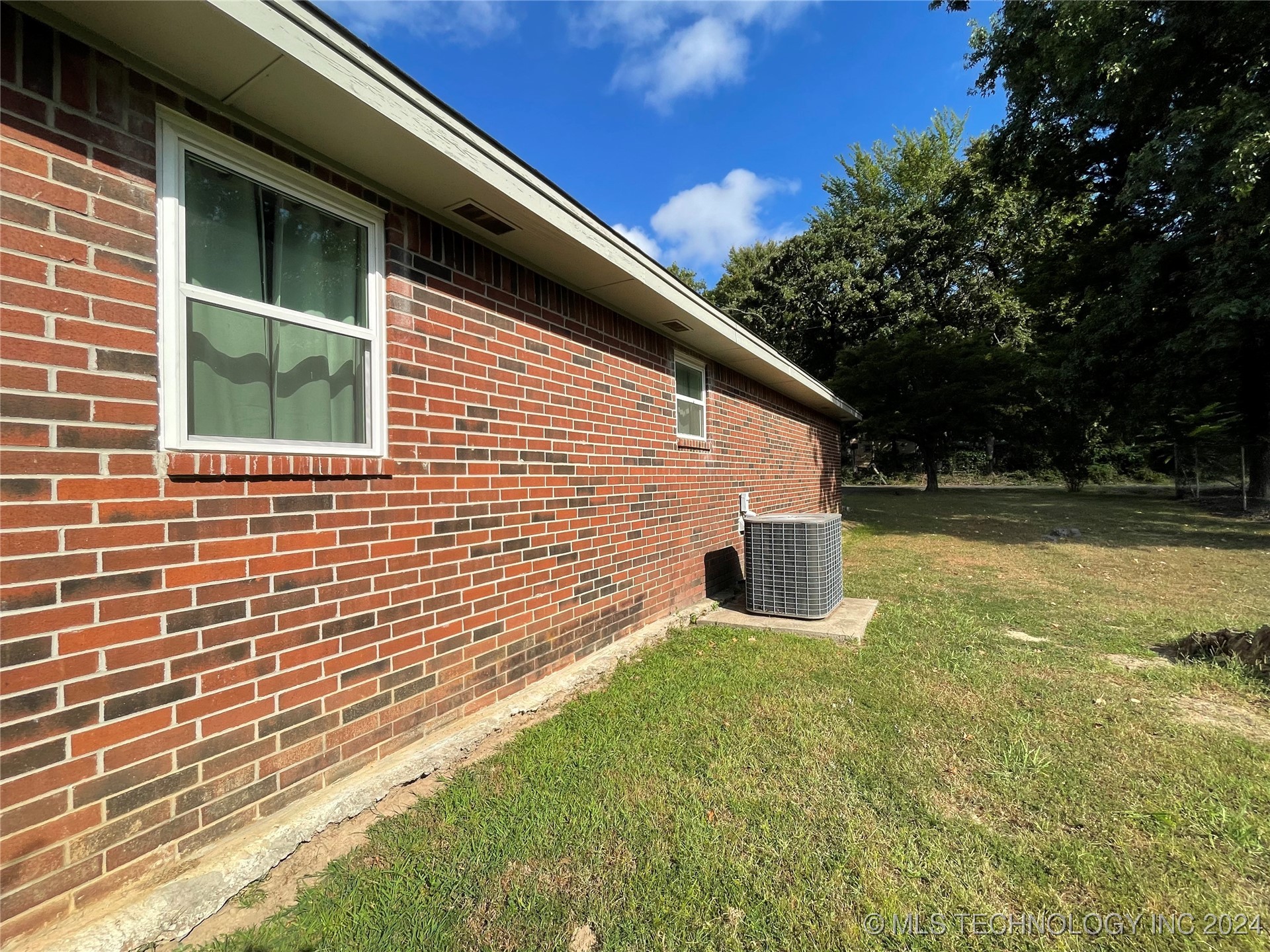 743 Lakeview Property Photo 8