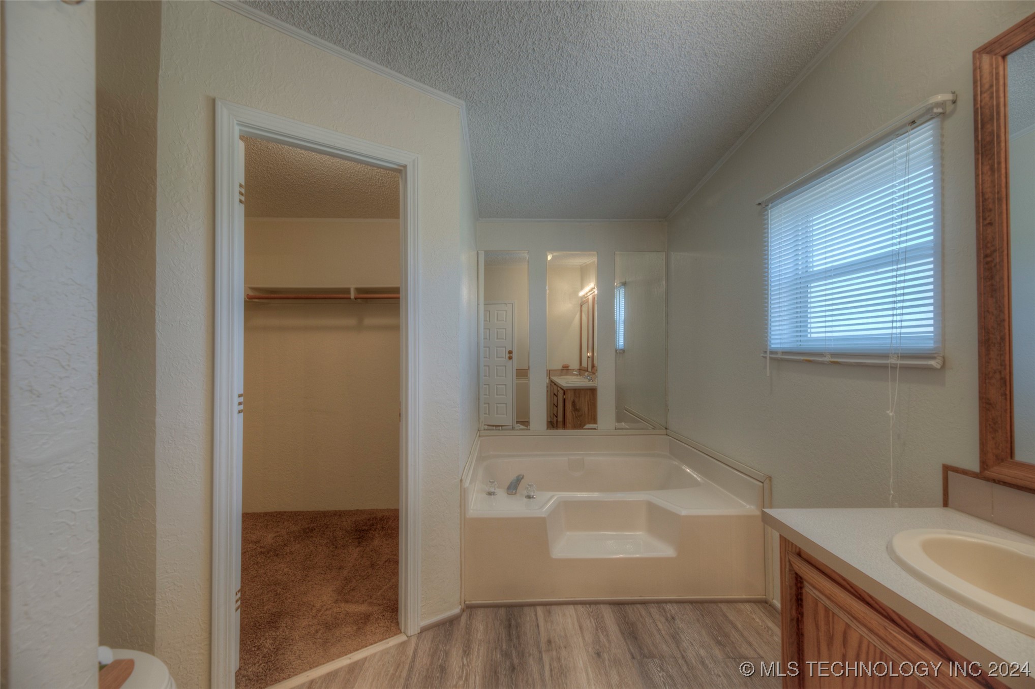 14526 S 161st East Avenue Property Photo 9