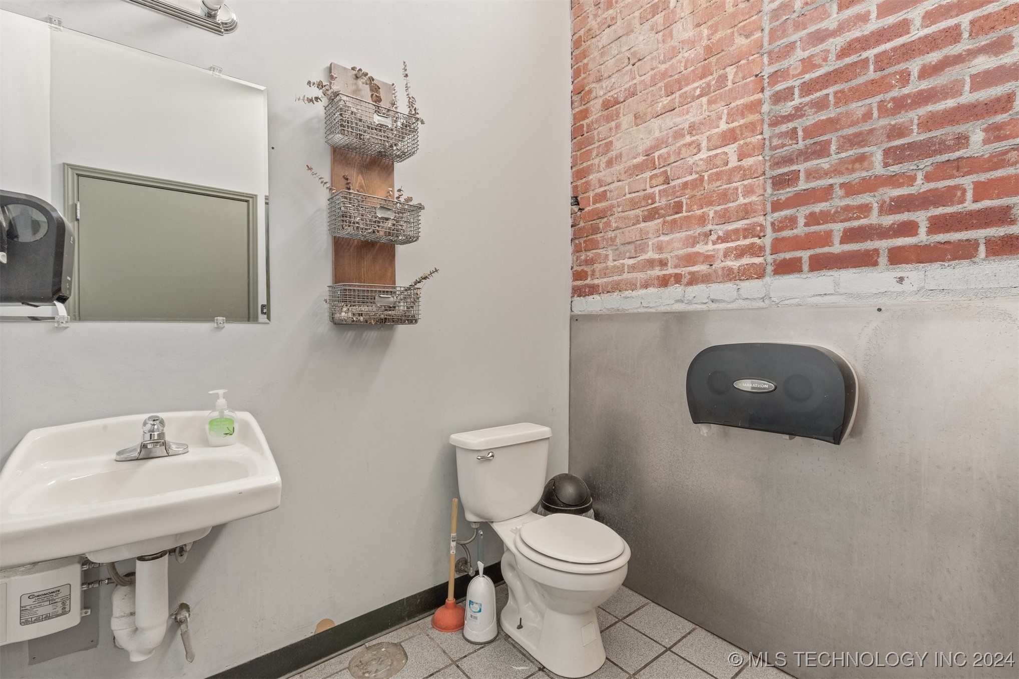 118 N Main Street Property Photo 11