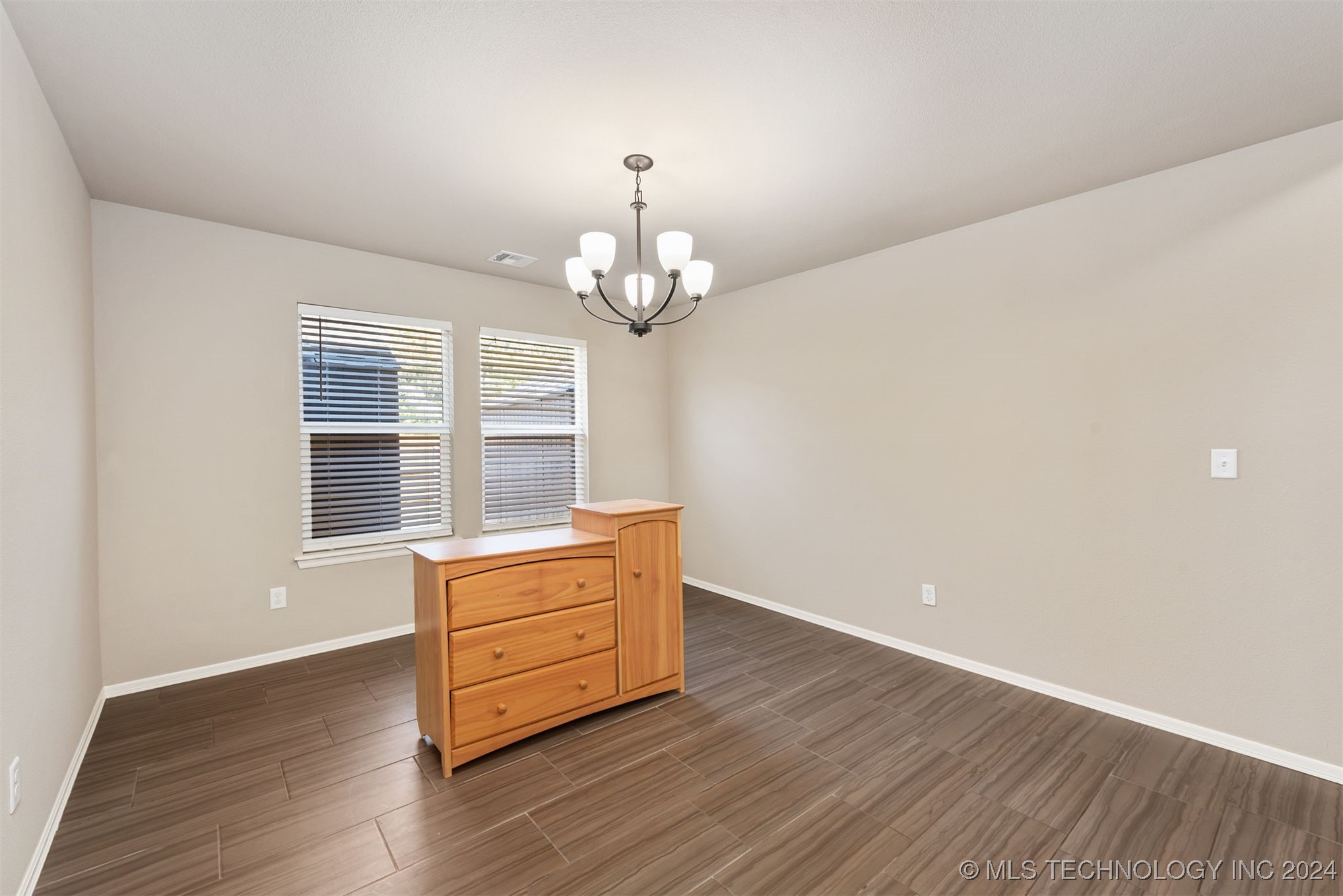 13115 S 92 East Avenue Property Photo 6