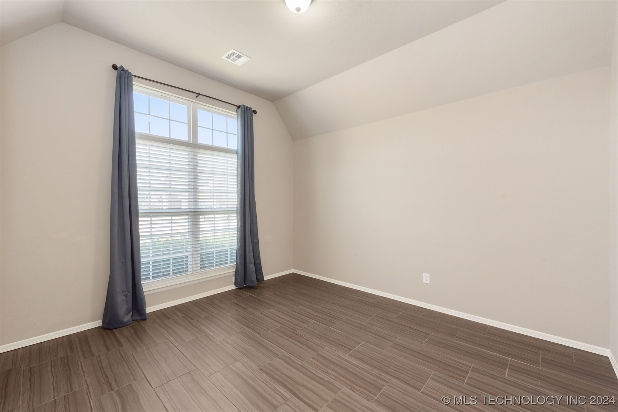 13115 S 92 East Avenue Property Photo 7