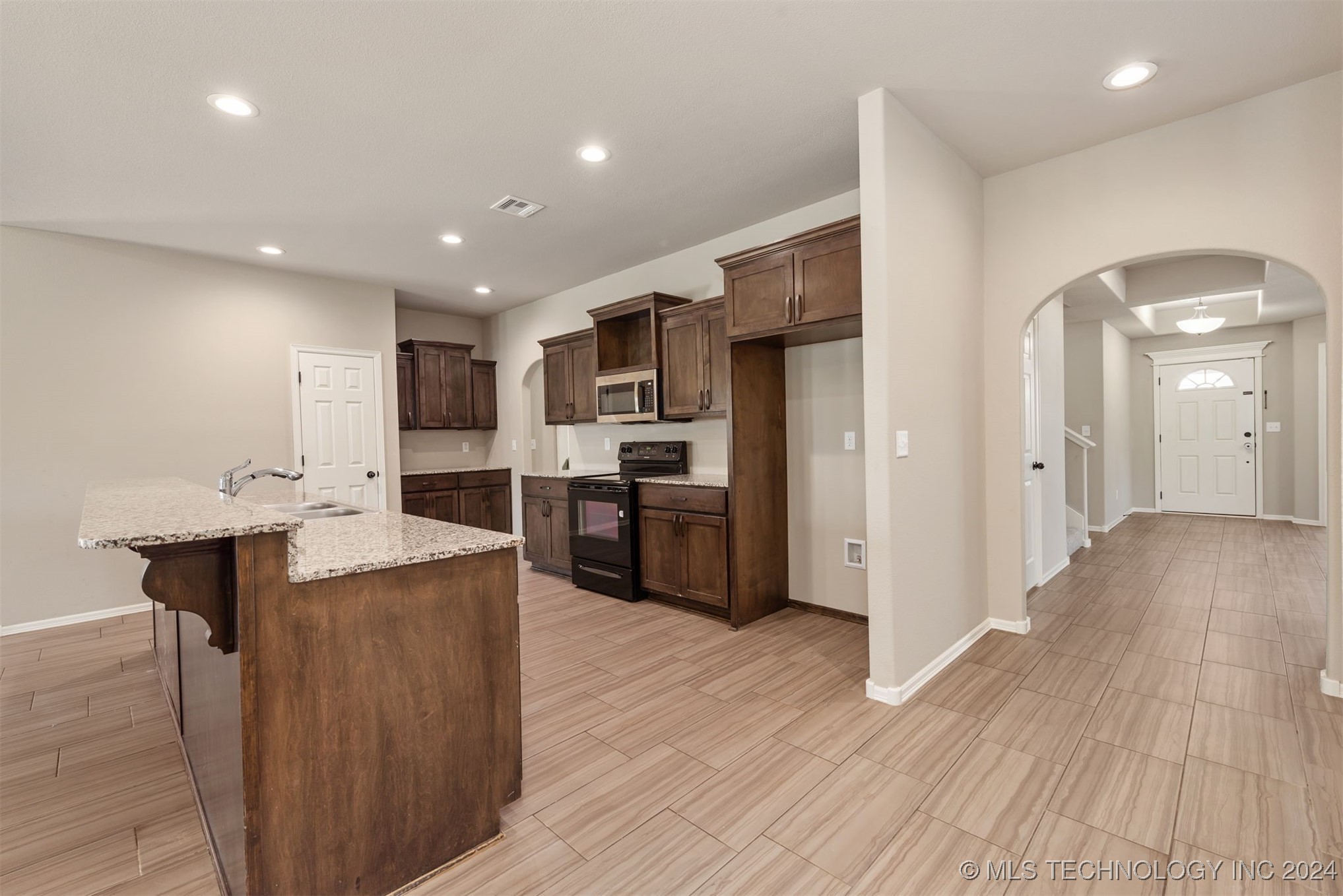13115 S 92 East Avenue Property Photo 10