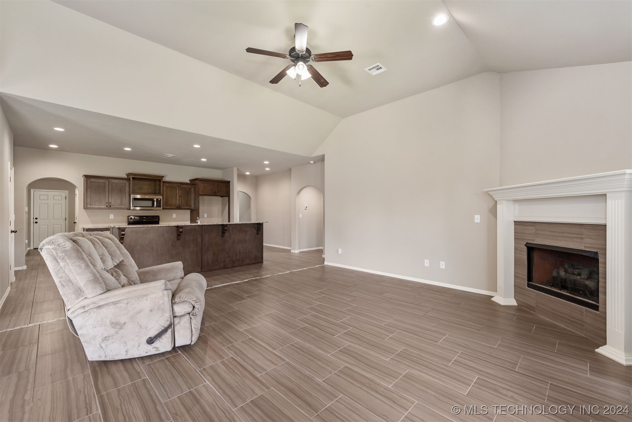 13115 S 92 East Avenue Property Photo 15