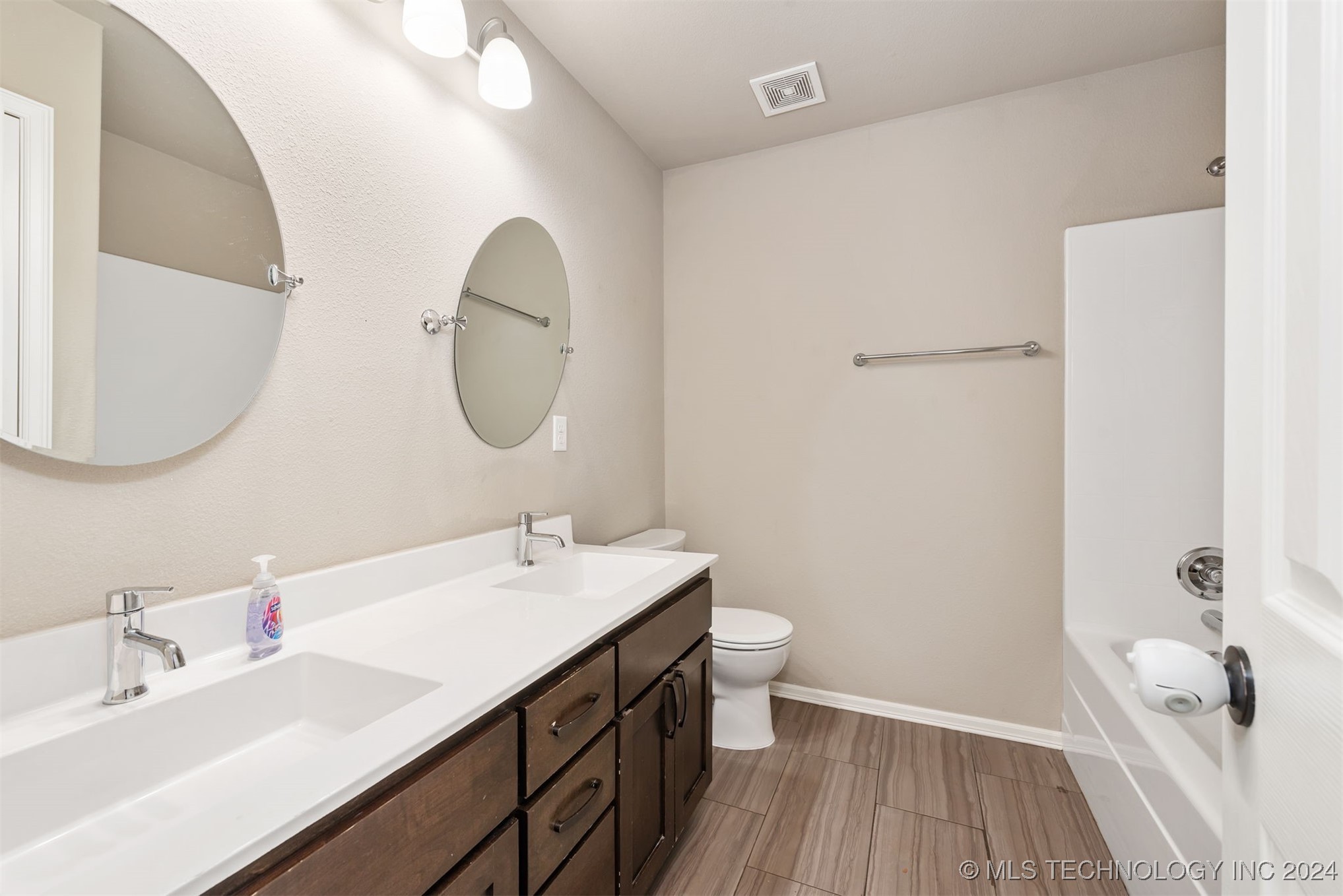 13115 S 92 East Avenue Property Photo 24