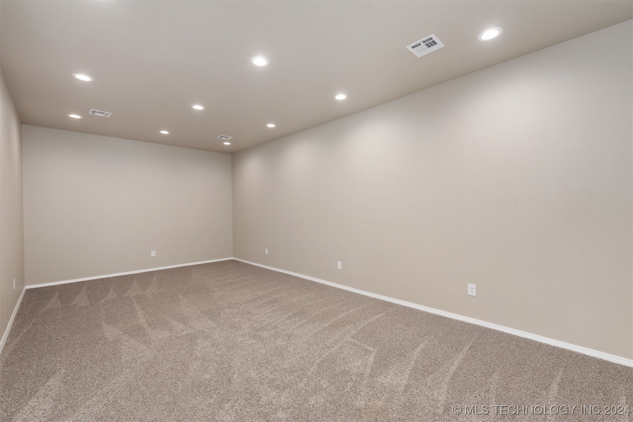 13115 S 92 East Avenue Property Photo 29