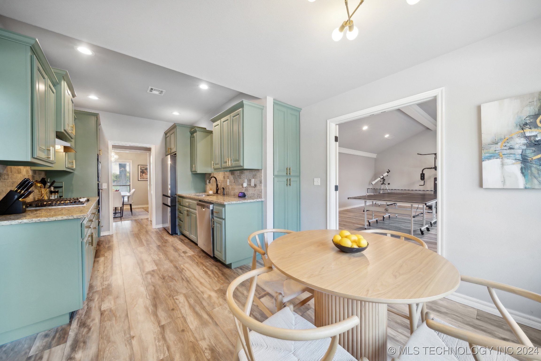 2527 W 68th Place Property Photo 10
