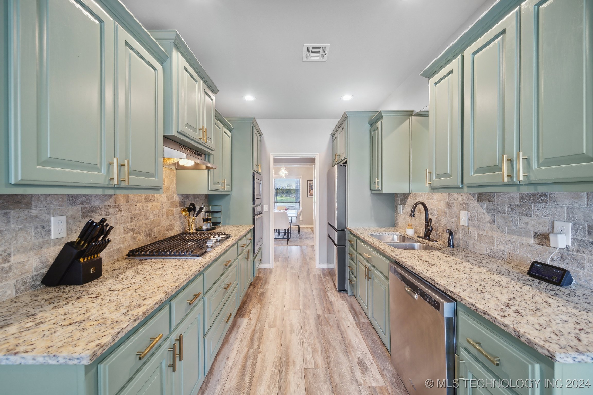 2527 W 68th Place Property Photo 11