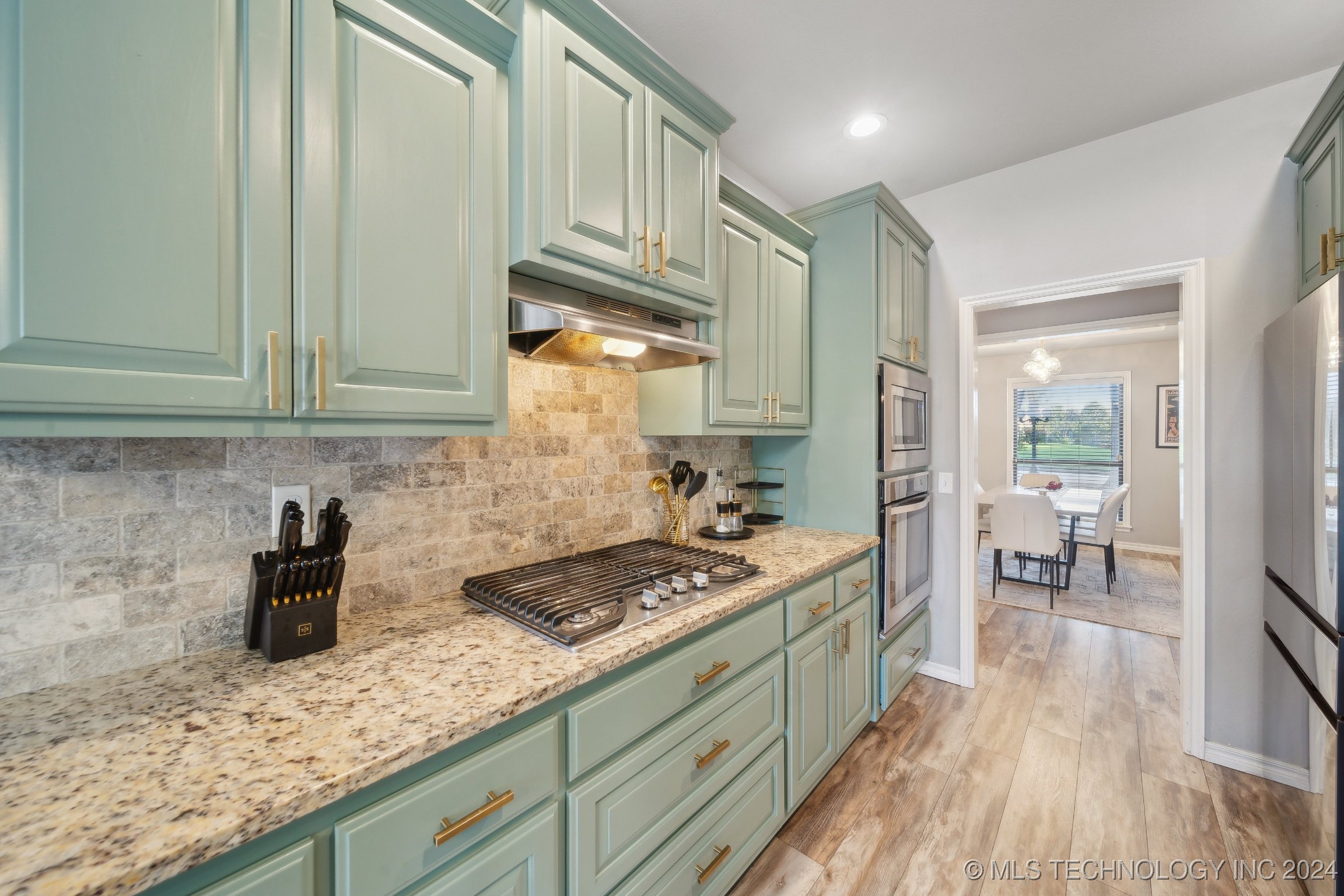 2527 W 68th Place Property Photo 12
