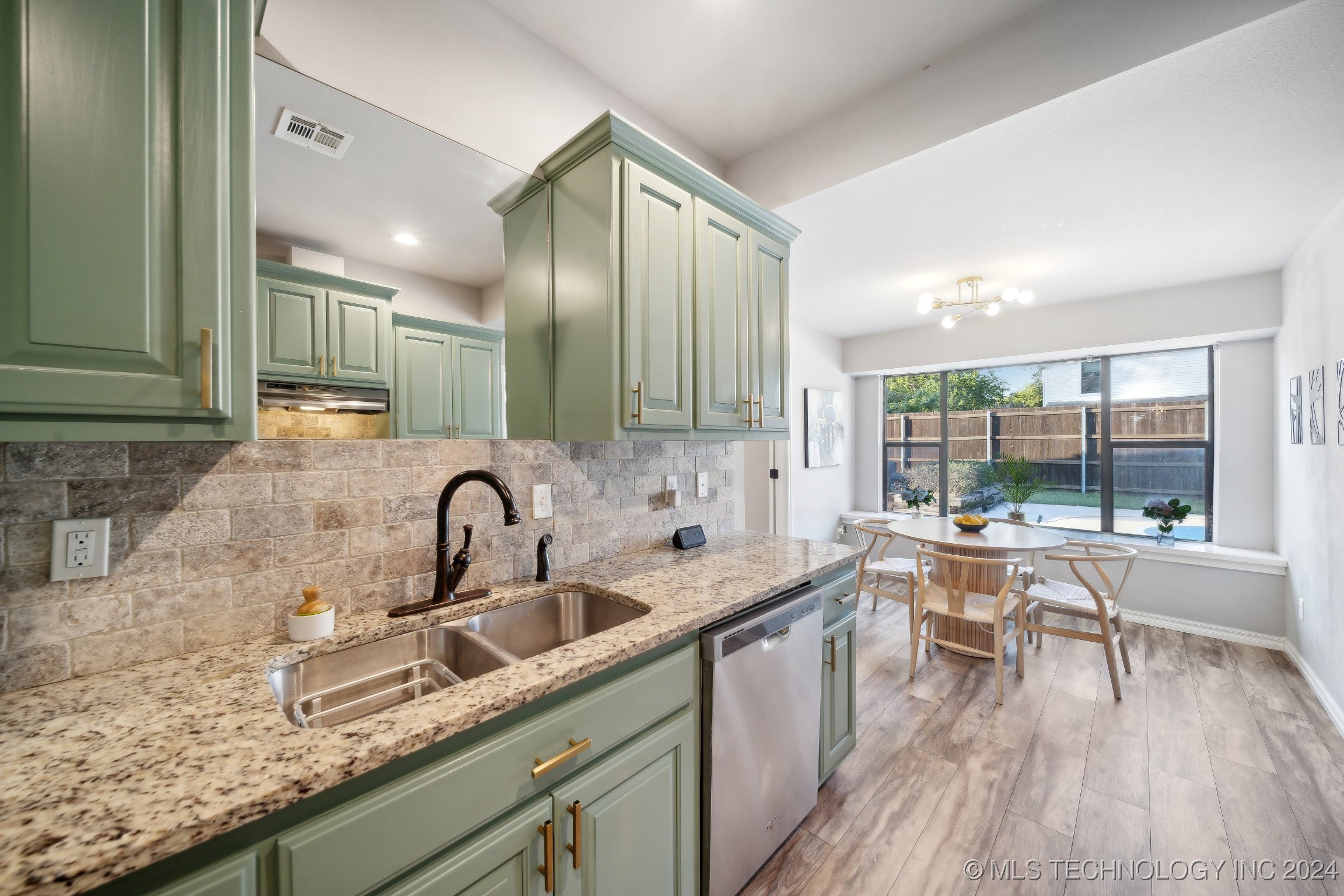 2527 W 68th Place Property Photo 13