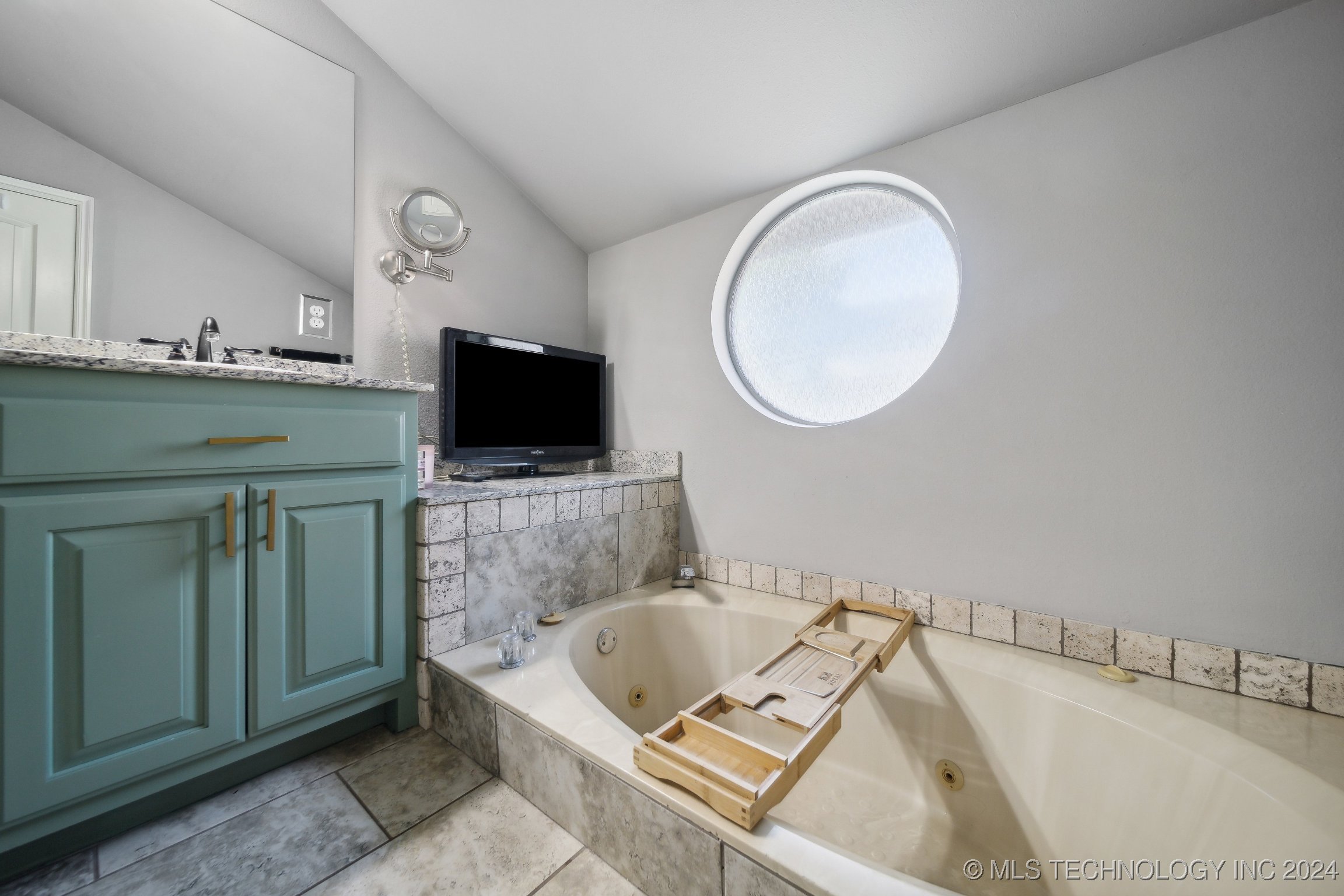 2527 W 68th Place Property Photo 20
