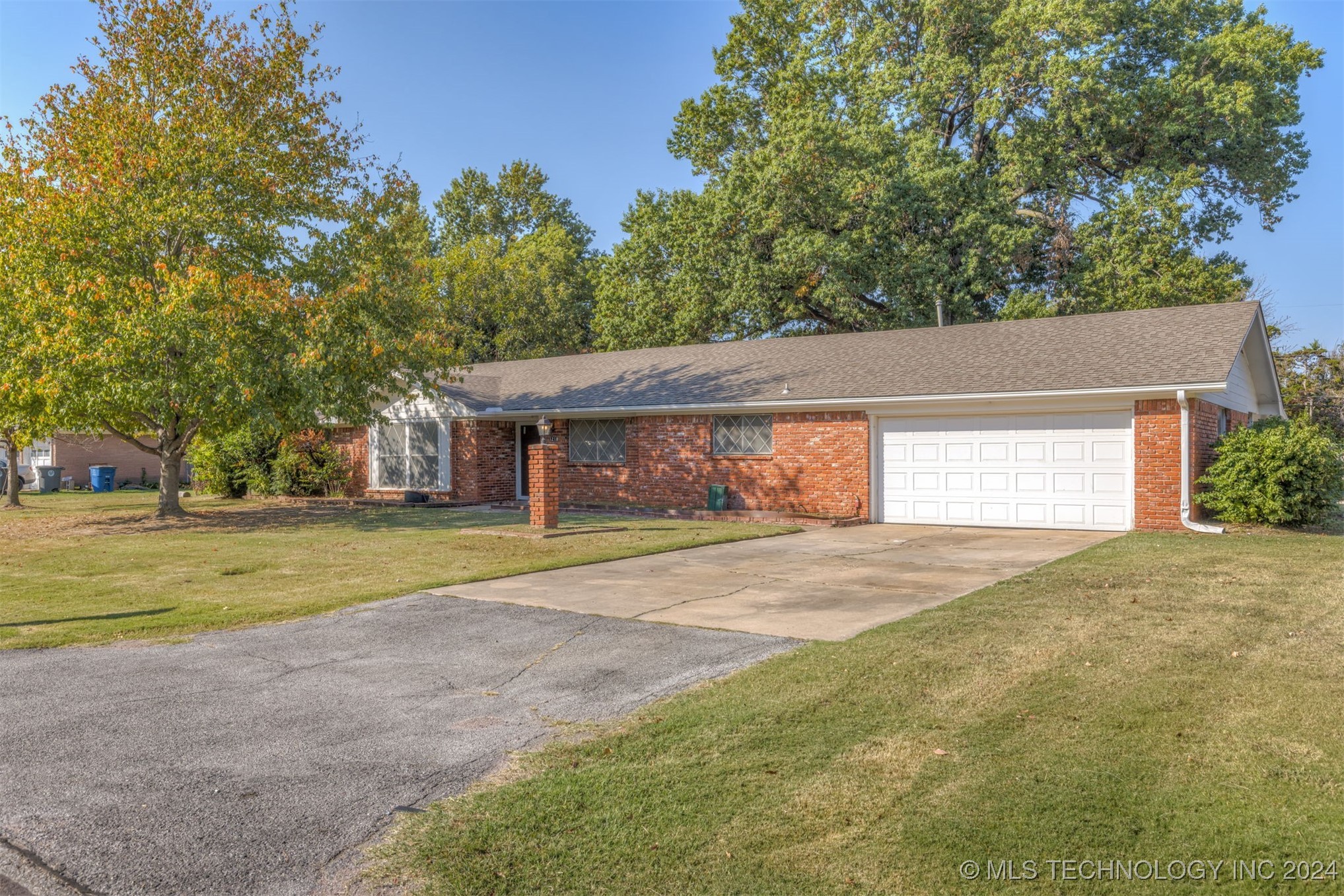 1218 S 103rd East Avenue Property Photo 4