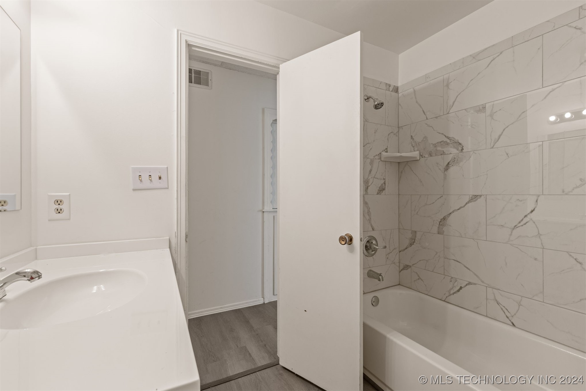 1218 S 103rd East Avenue Property Photo 37