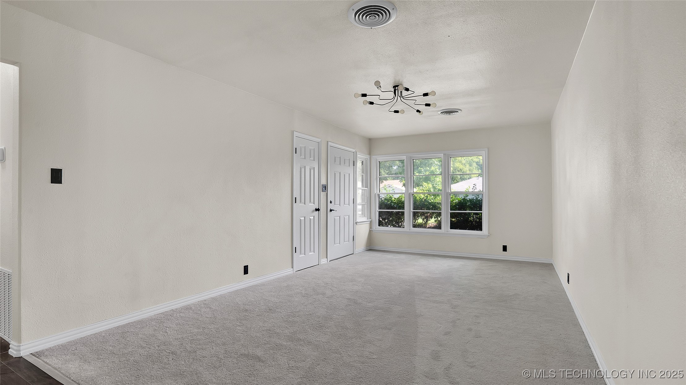 711 Nw Elizabeth Street Property Photo 4
