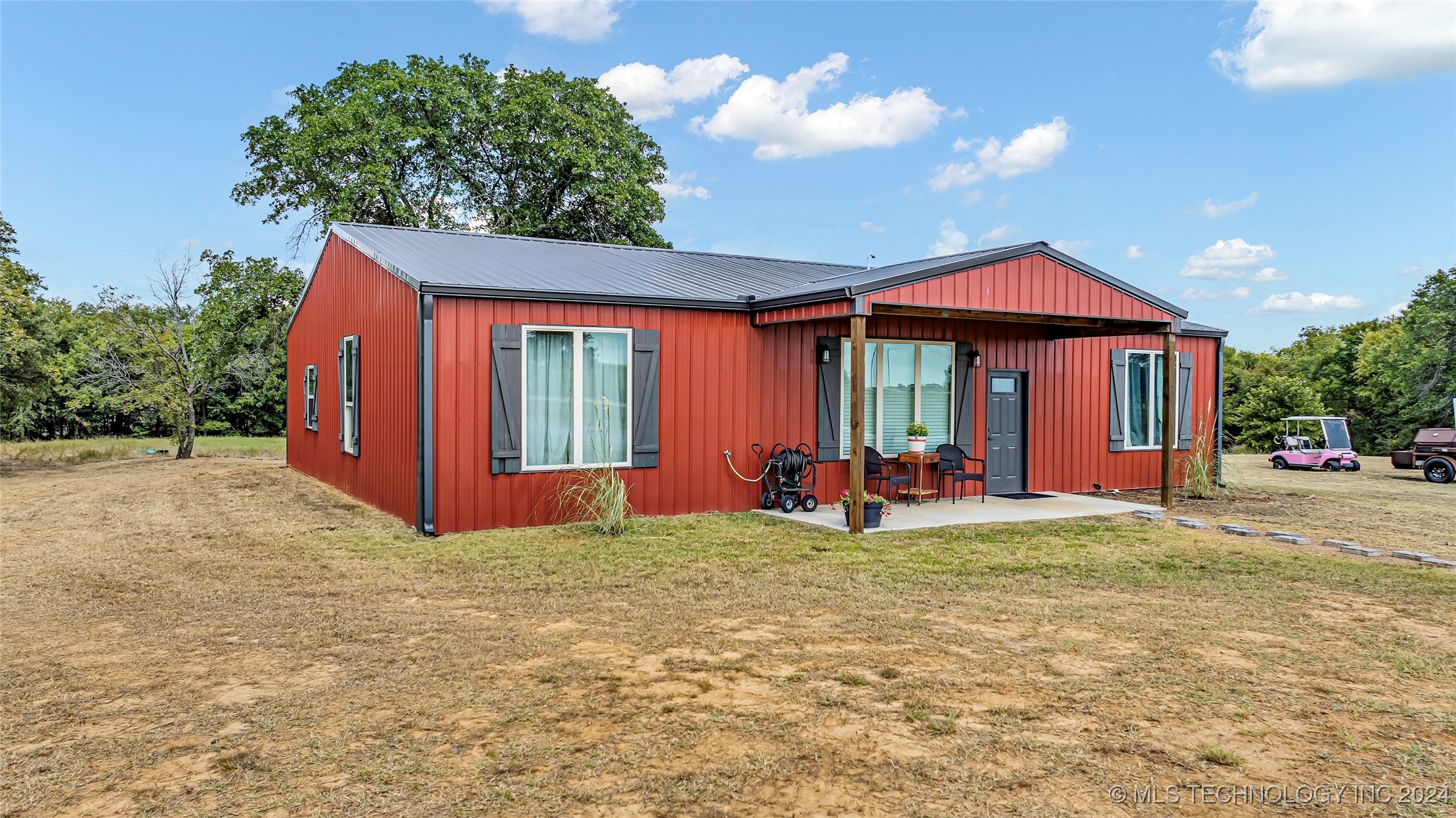 6126 Kings Road Property Photo 4