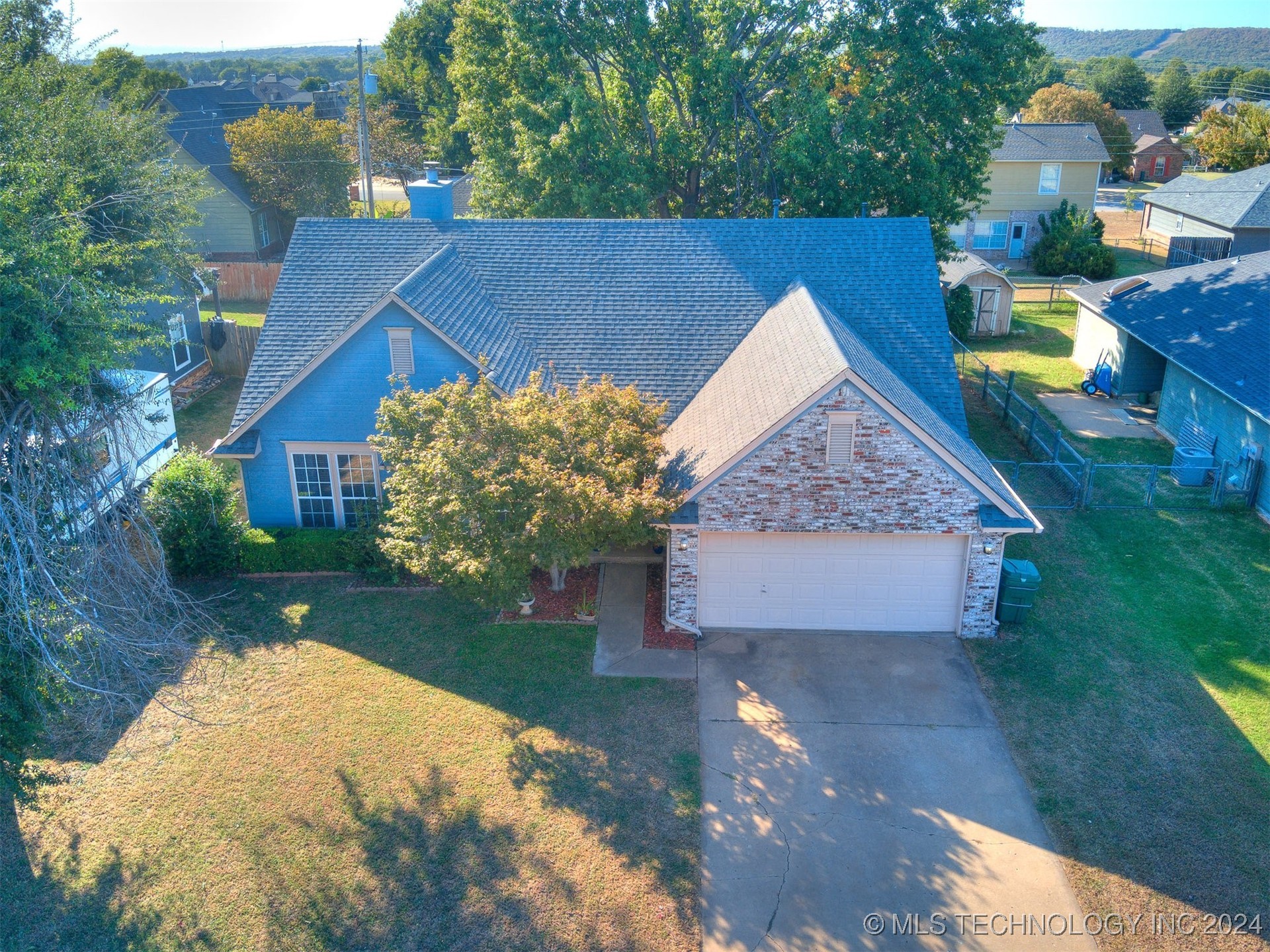 5116 S Spruce Drive Property Photo 4