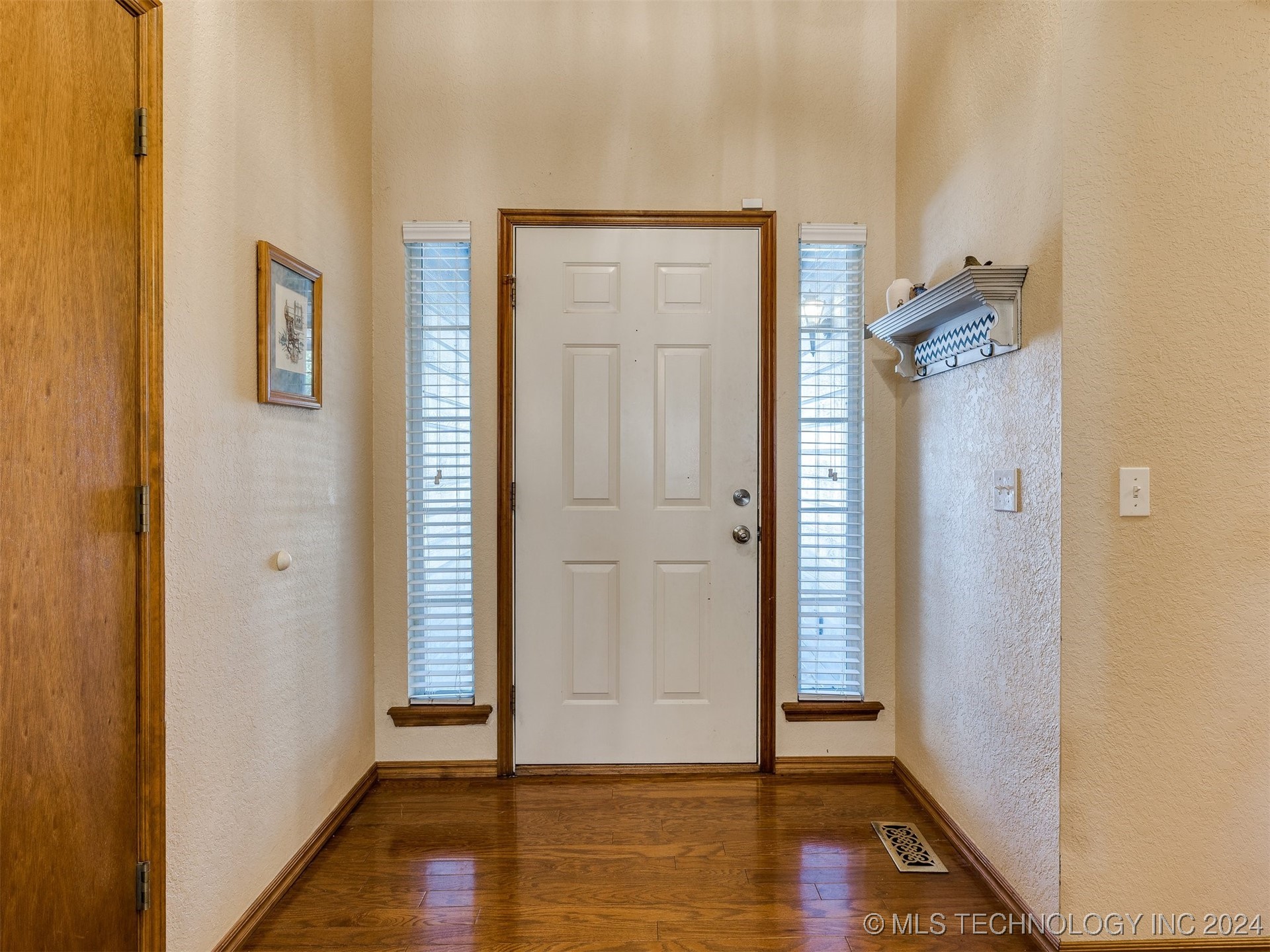 5116 S Spruce Drive Property Photo 5