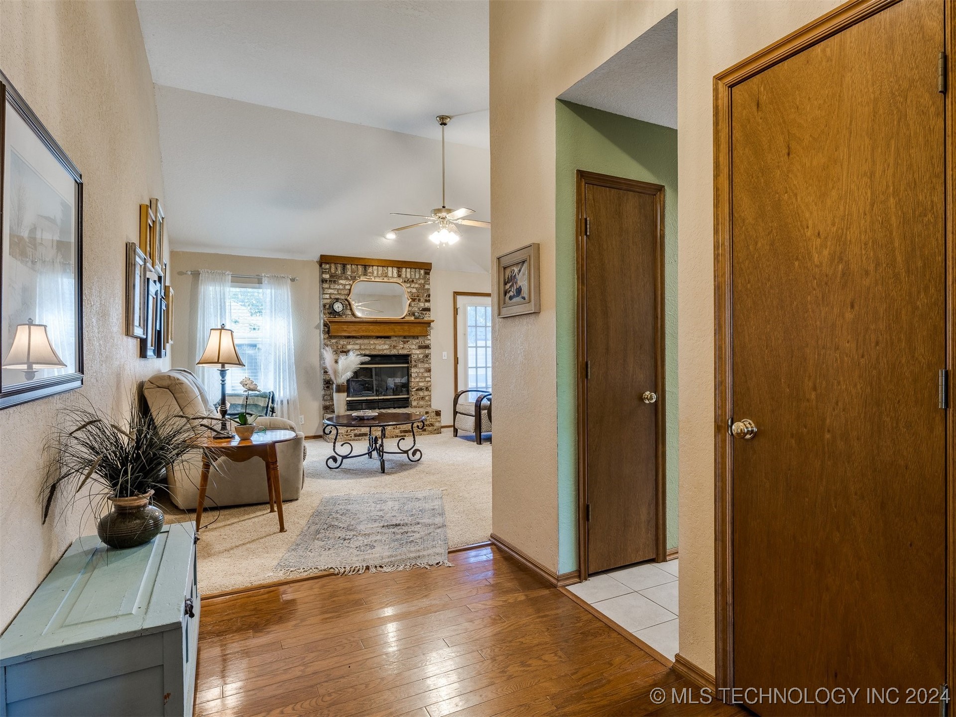 5116 S Spruce Drive Property Photo 8