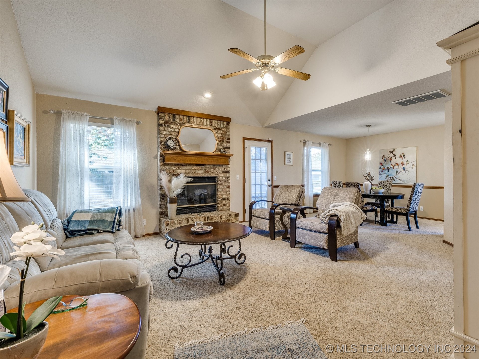 5116 S Spruce Drive Property Photo 10