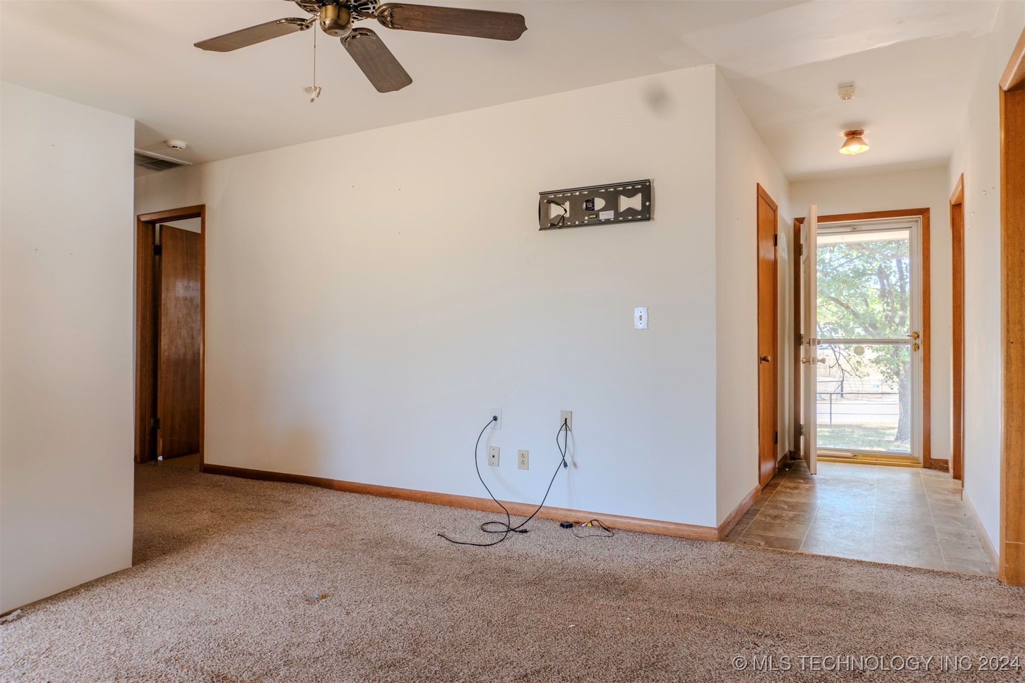 6443 S 347th West Avenue Property Photo 5