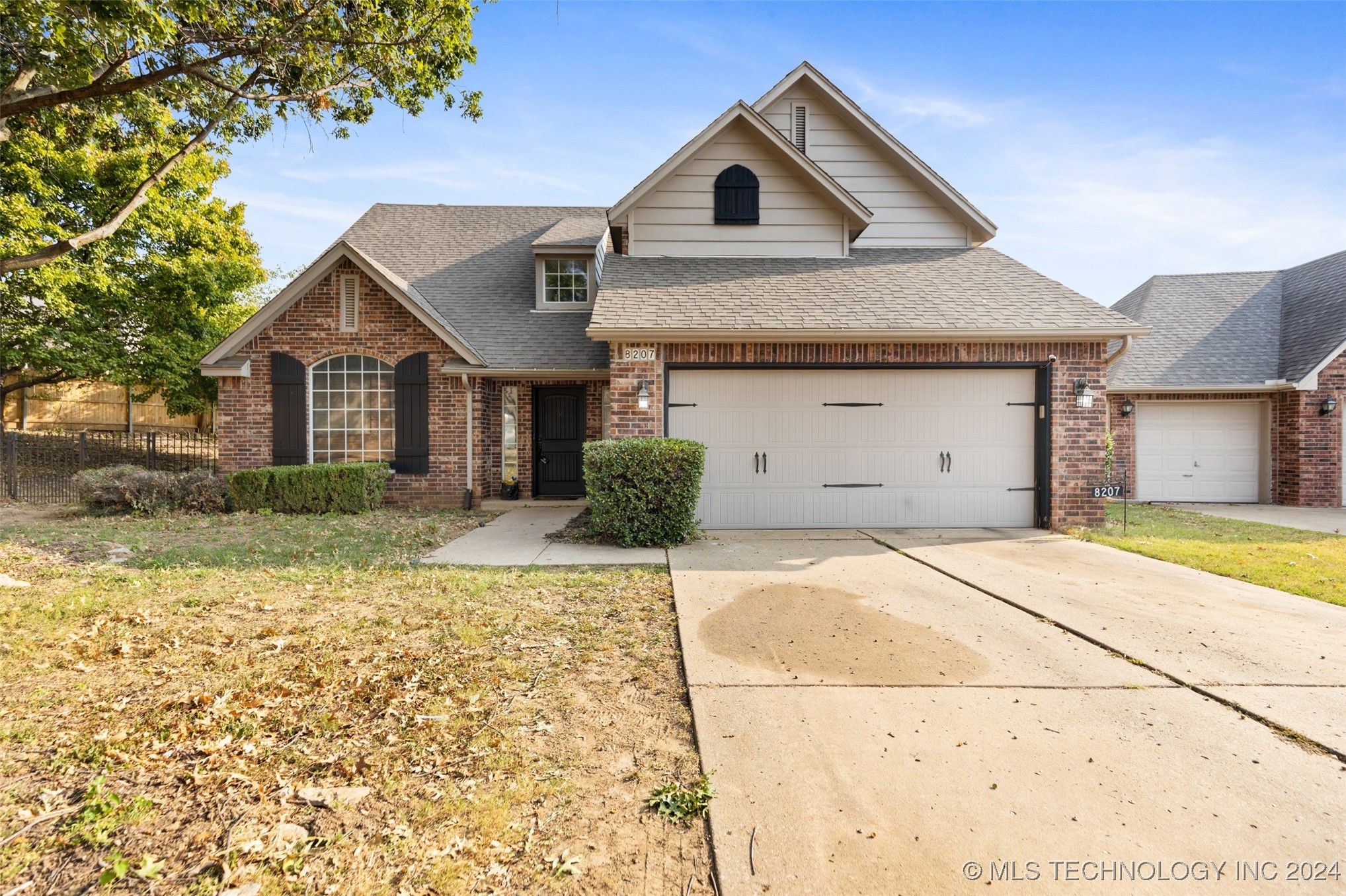 8207 S 85th Avenue Property Photo 1