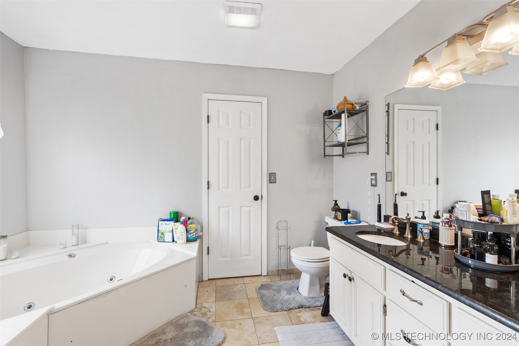 8207 S 85th Avenue Property Photo 8