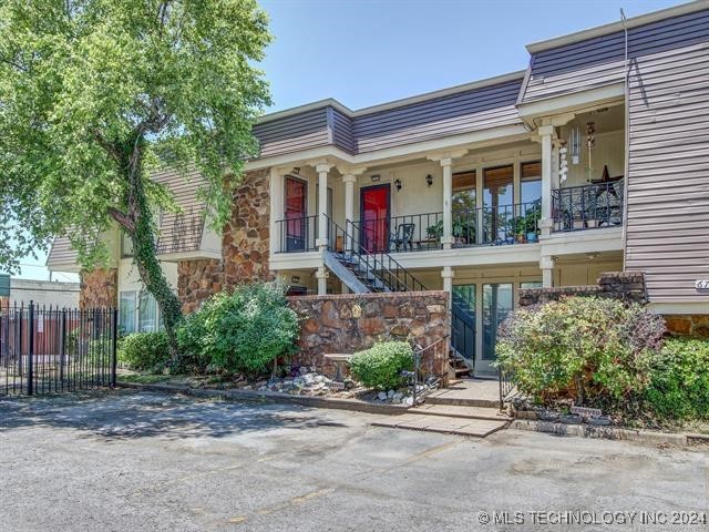 6736 S Lewis Avenue 206 Property Photo