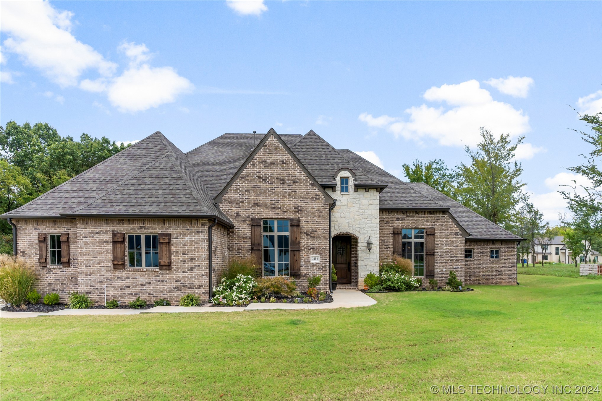2102 E Huntsville Court Property Photo
