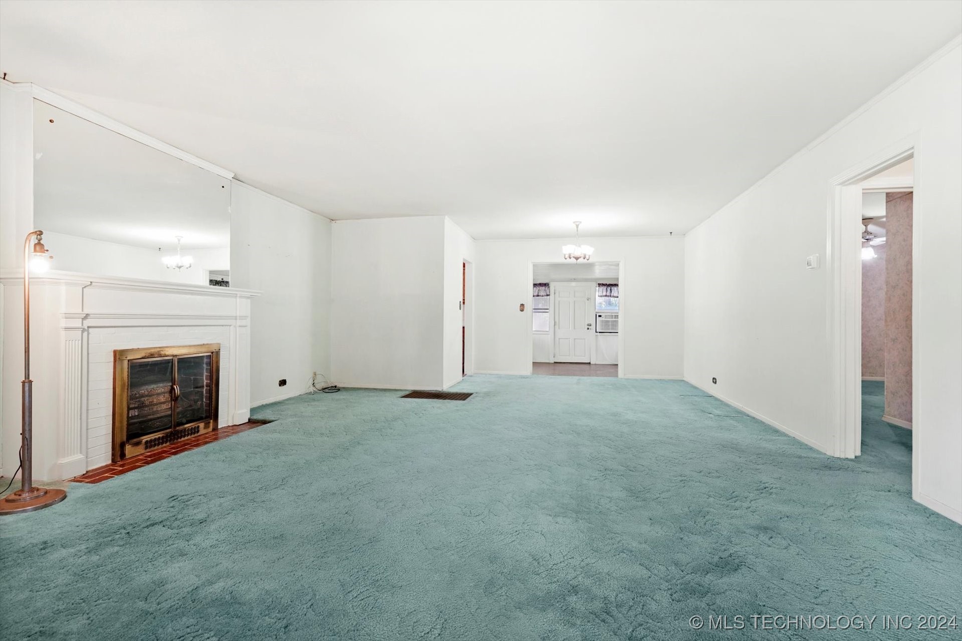 4939 S Olympia Avenue S Property Photo 4