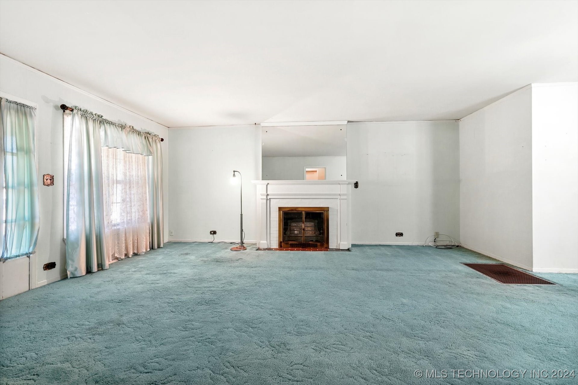 4939 S Olympia Avenue S Property Photo 5