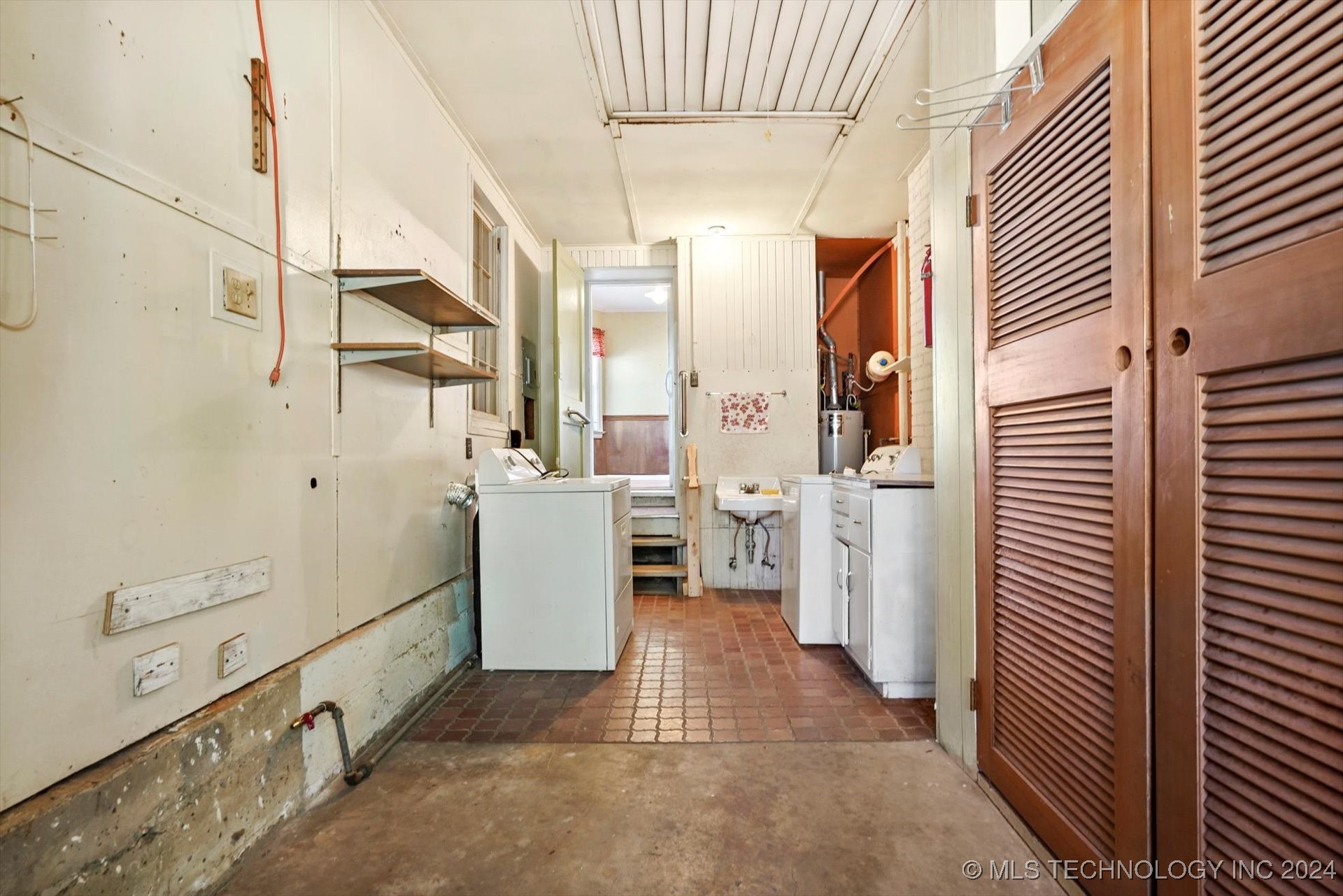 4939 S Olympia Avenue S Property Photo 15