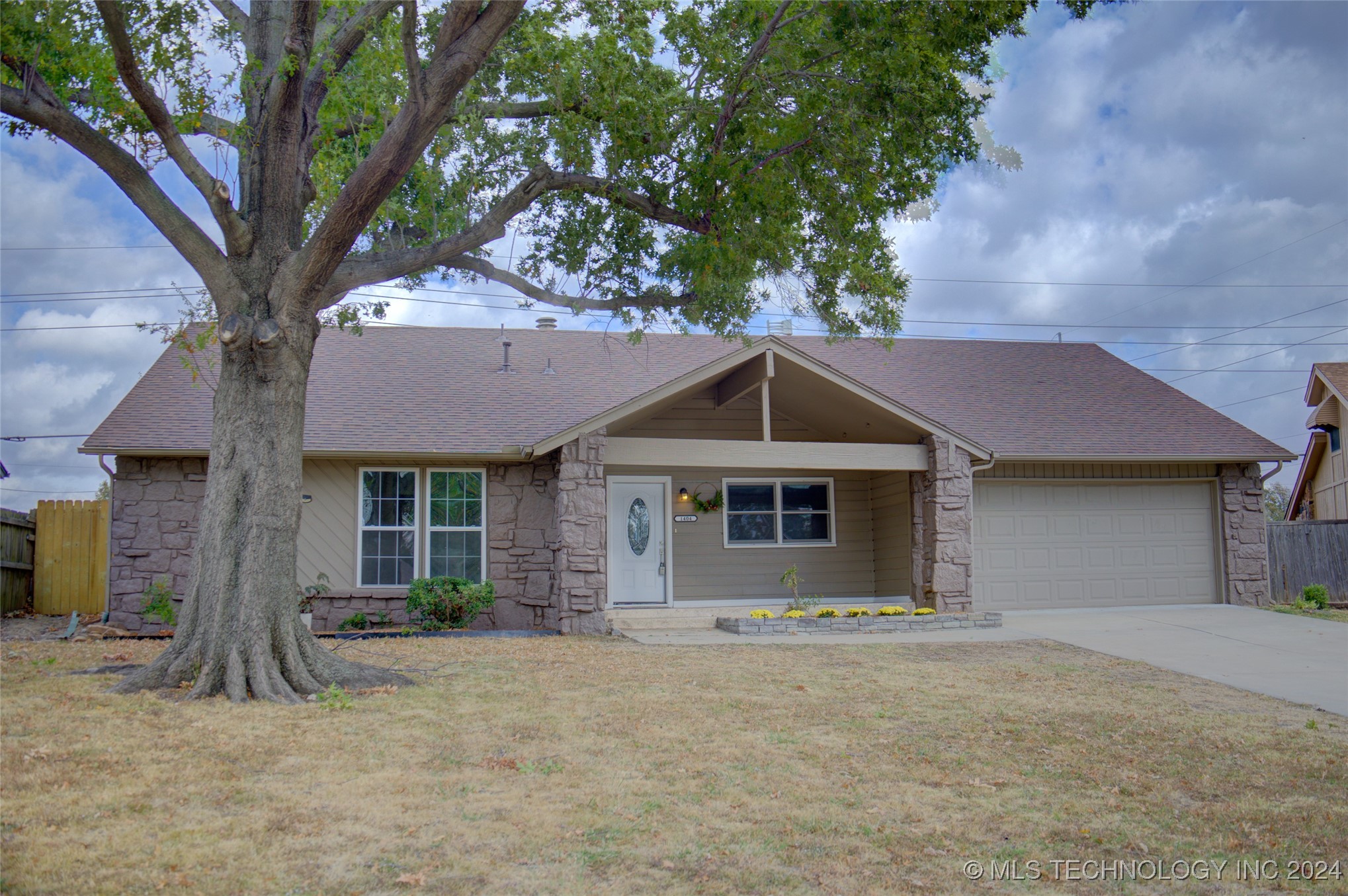 1404 W Indianola Street Property Photo 1