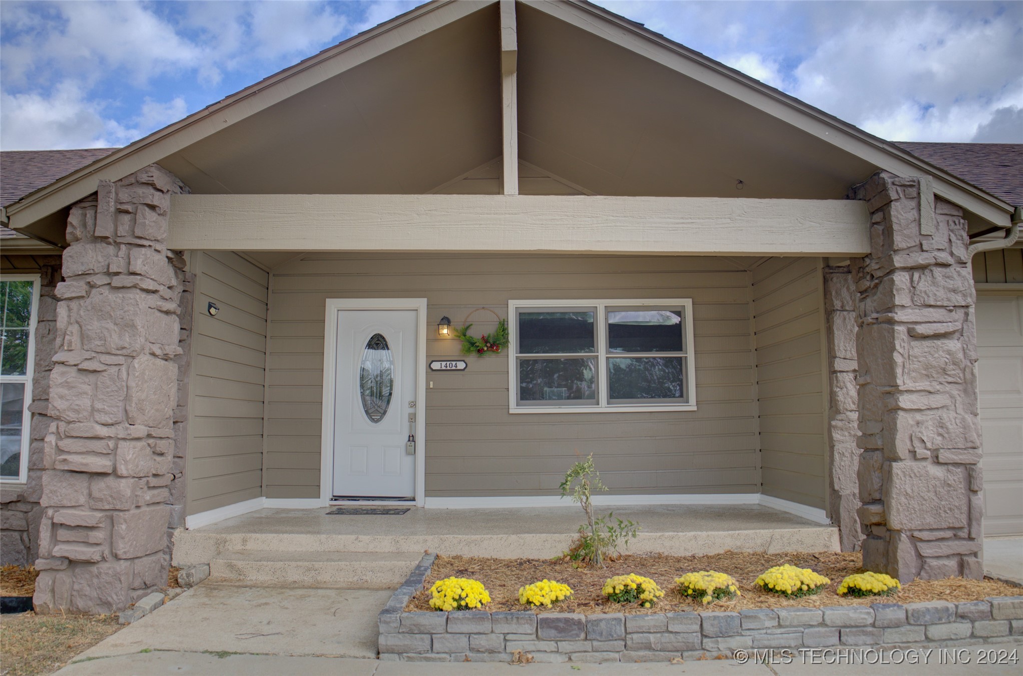 1404 W Indianola Street Property Photo 2