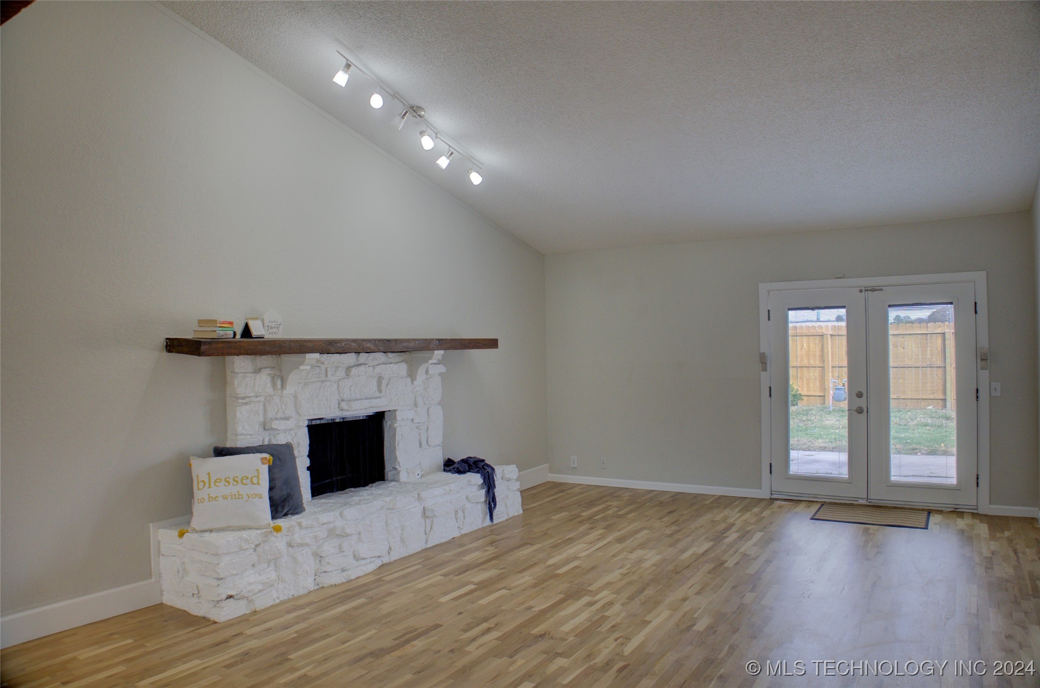 1404 W Indianola Street Property Photo 8